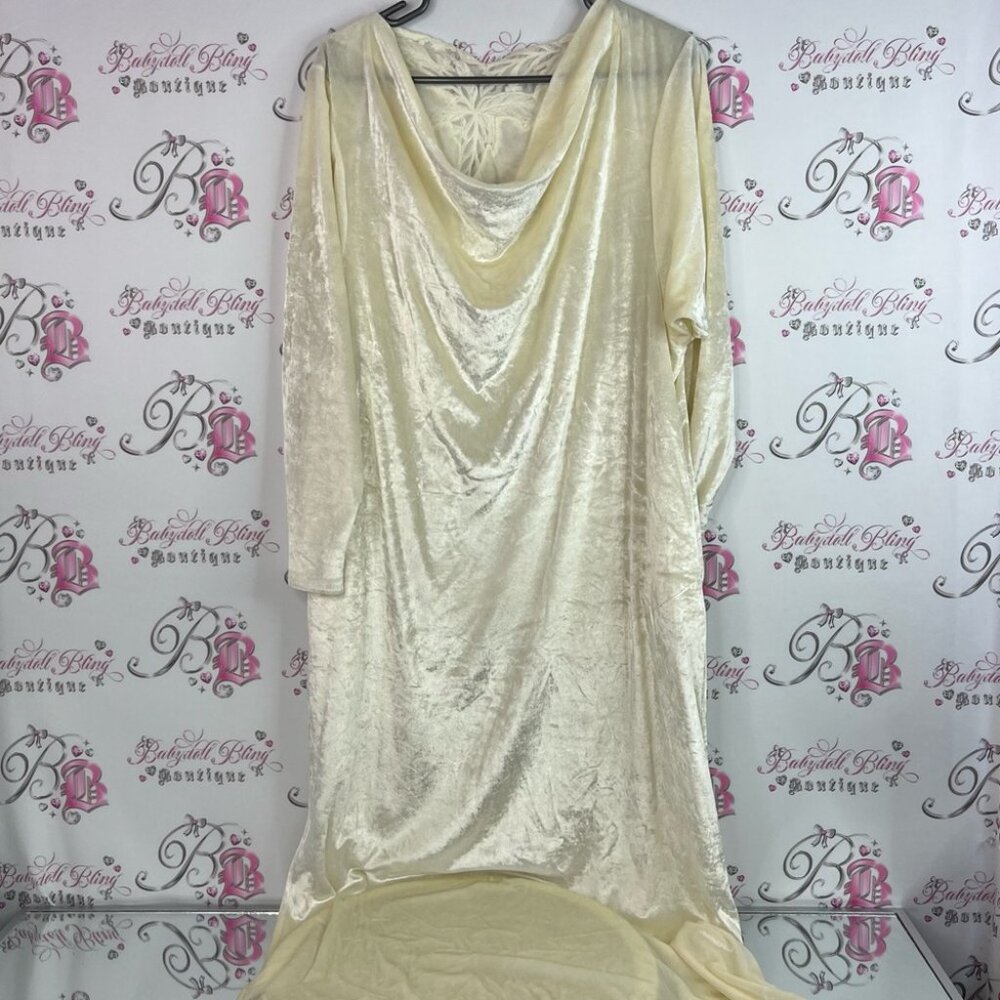 Fara Montreal long sleeve velour velvet Elegant white shiny Cream Velvet Dress